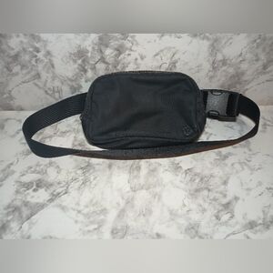 Lululemon Everywhere Belt Bag